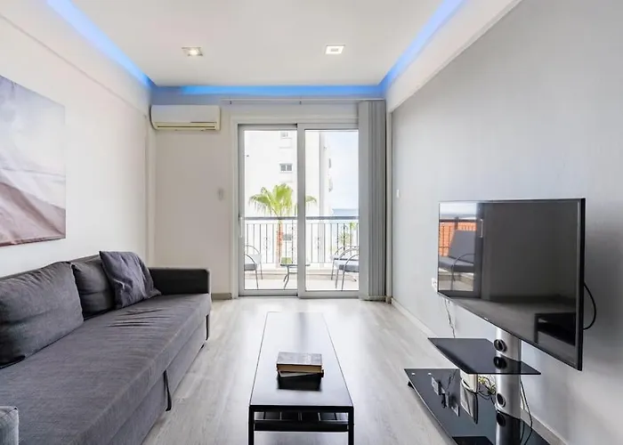 Must Stay - Finikoudes Seaview