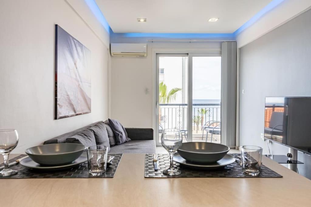 Must - Finikoudes Seaview * Λάρνακα