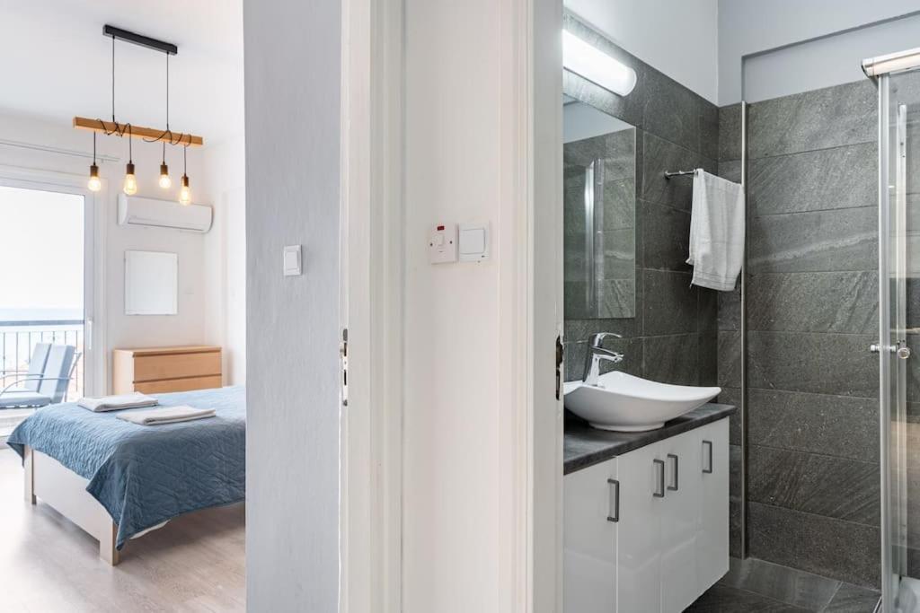 Must - Finikoudes Seaview Larnaca