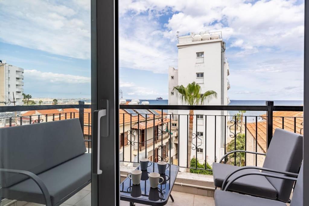 Must - Finikoudes Seaview Larnaca