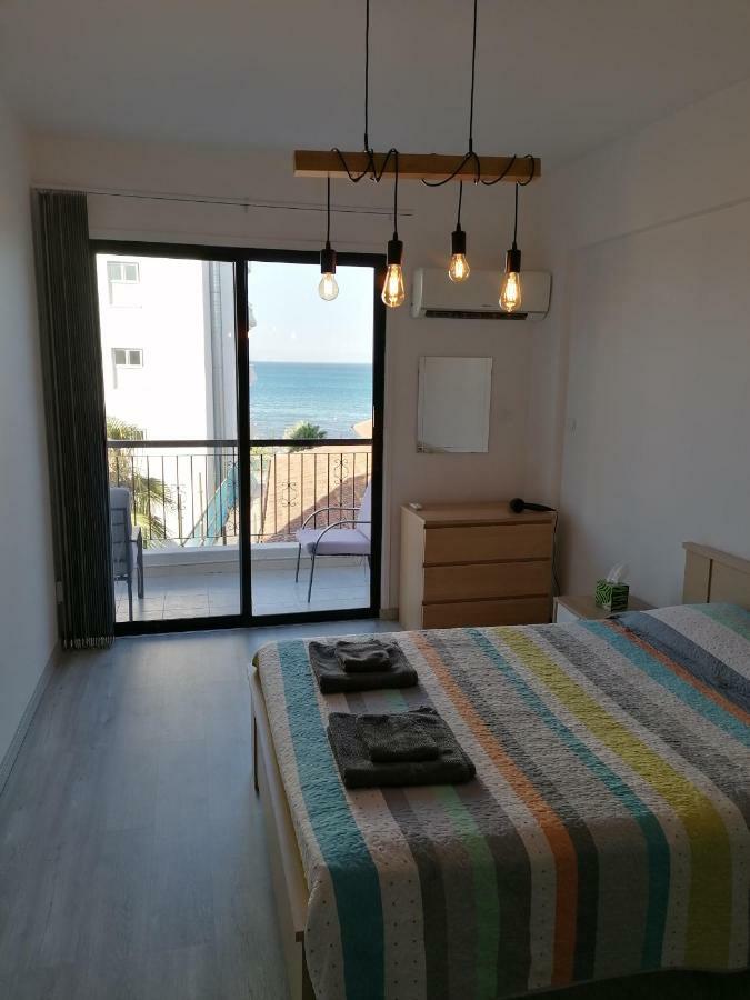 Must - Finikoudes Seaview Larnaca